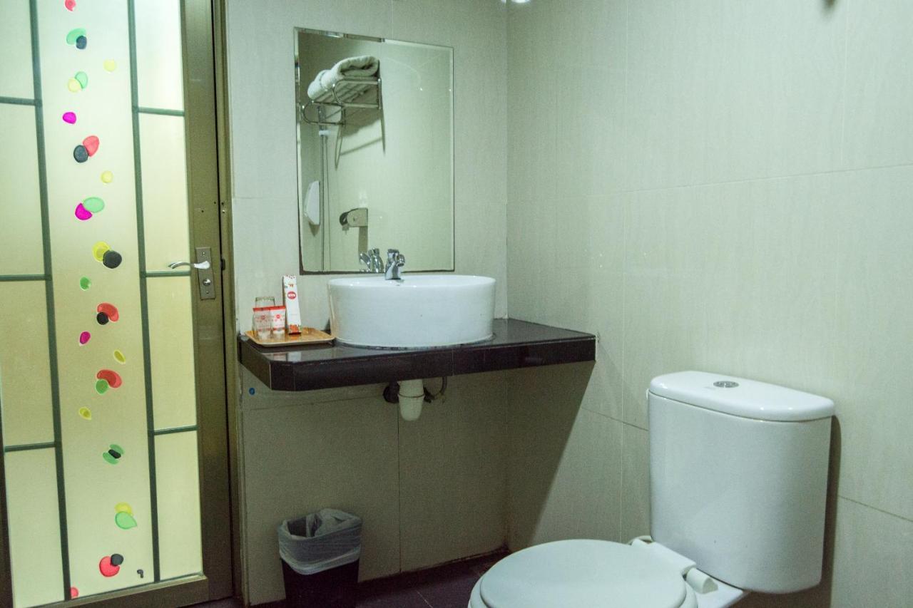 Collection O 625 Hotel Golden Gate Batam Exterior foto